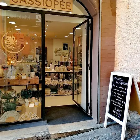 Beautiful Renovated With View- Old * Hyères