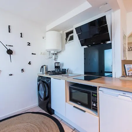 Daire Beautiful Renovated With View- Old