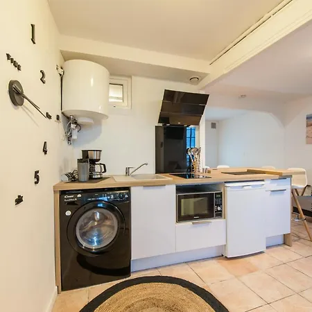 Apartment Beautiful Renovated With View- Old Hyeres
