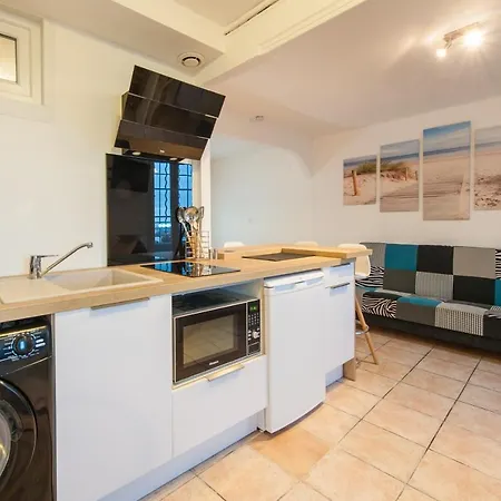 Beautiful Renovated With View- Old Apartment Hyeres