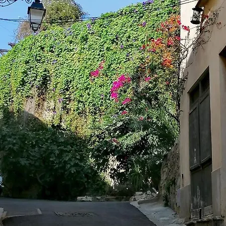 Beautiful Renovated With View- Old Hyeres